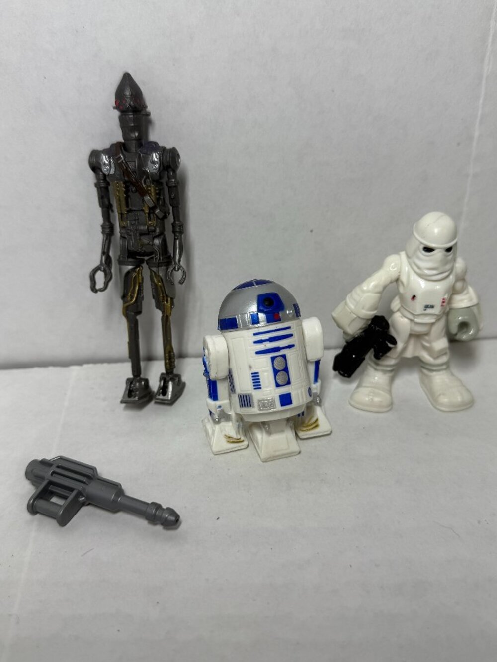 Star Wars Action Figures, Lot Droid IG-88 from Saga Legends, R2-D2, Snowtrooper